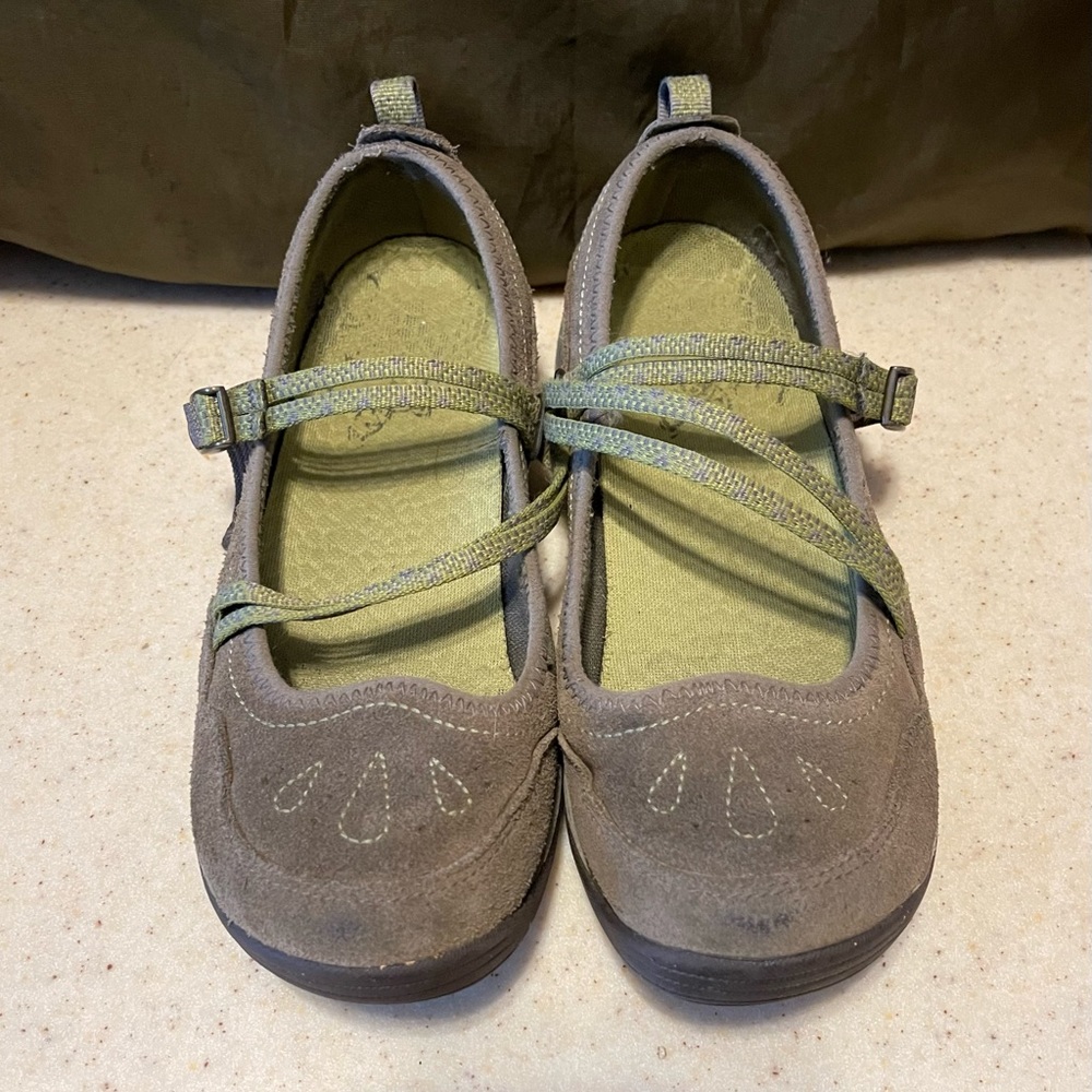 Chaco Petaluma Mary Jane Walking Trail Shoes Olive Women 9 Preowned USED